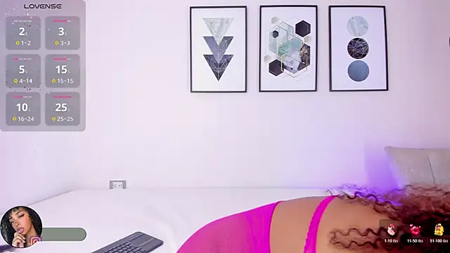 Snapshot of Tina_curly chatting on 12-03-25, 11:30 Tina curly online show from 12-03-25, 11:30