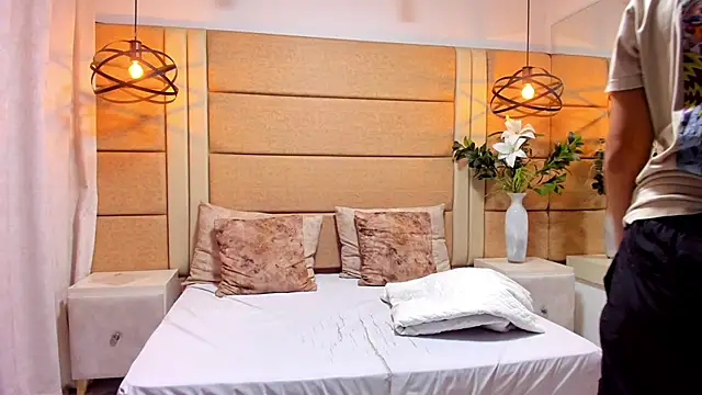 AnnieAndReach online show from 11-25-25, 07:47