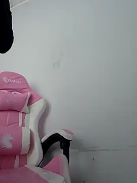 Snapshot of Miss_Pompitas23 chatting on 09-24-25, 08:45 Miss Pompitas23 online show from 09-24-25, 08:45