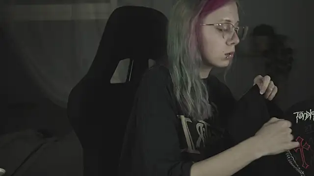 SakuraBliss online show from 11-24-25, 10:04