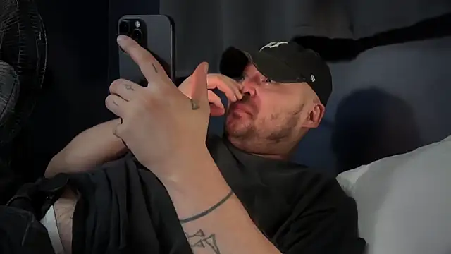 Snapshot of rough1985 chatting on 09-19-25, 05:53 rough1985 online show from 09-19-25, 05:53