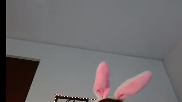 Carolinagarcia12345 online show from 10-04-25, 04:54