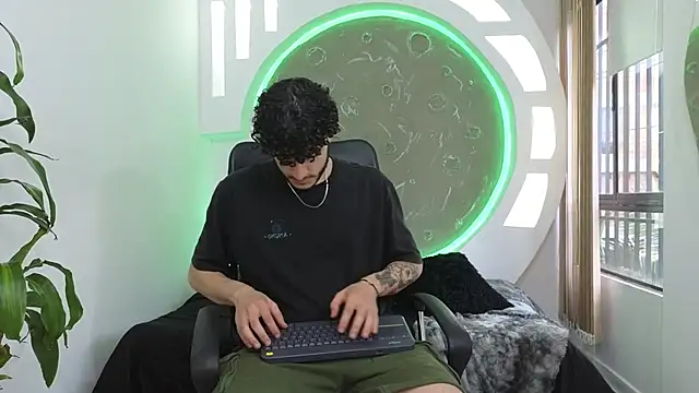 Rafael Mendezz online show from 10-17-25, 09:28