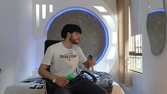 Rafael Mendezz online show from 10-29-25, 08:54