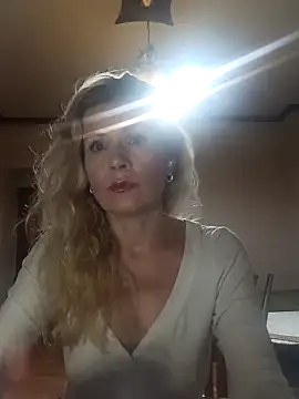 Julia Giulia online show from 10-04-25, 09:13