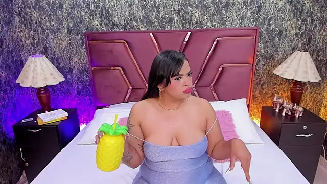 Karina Andrade online show from 12-13-25, 08:36