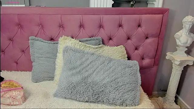 Snapshot of miel_latina chatting on 07-27-26, 12:45 miel latina online show from 07-27-26, 12:45