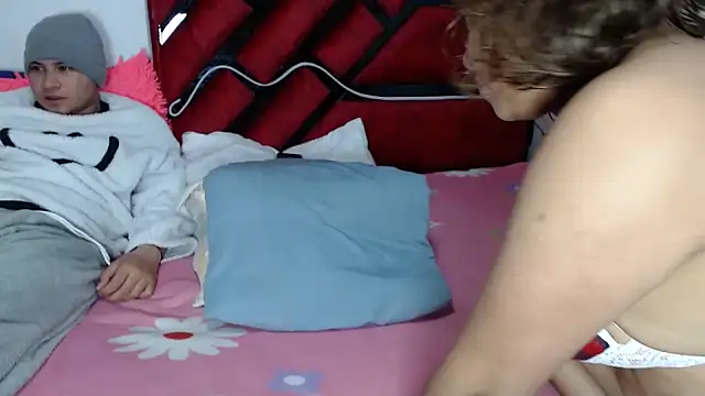 Snapshot of hot_lady19 chatting on 09-22-25, 03:47 hot lady19 online show from 09-22-25, 03:47