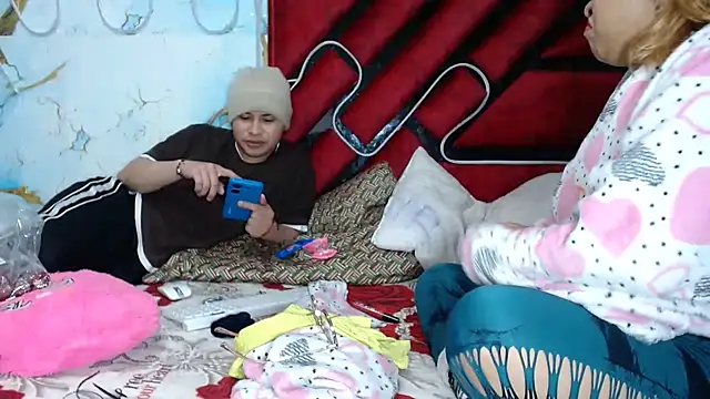 Snapshot of hot_lady19 chatting on 11-14-25, 05:44 hot lady19 online show from 11-14-25, 05:44