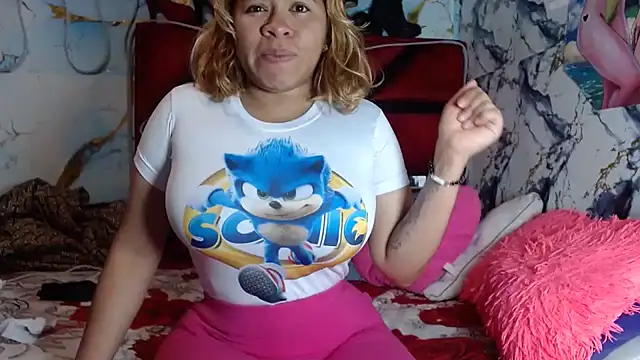 Snapshot of hot_lady19 chatting on 11-20-25, 10:31 hot lady19 online show from 11-20-25, 10:31