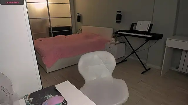 LolaVexx online show from 10-14-25, 04:19