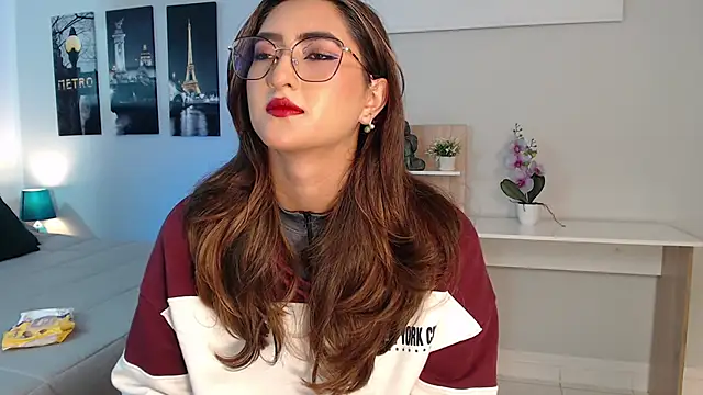 Snapshot of madame_lottie chatting on 09-13-25, 12:38 madame lottie online show from 09-13-25, 12:38