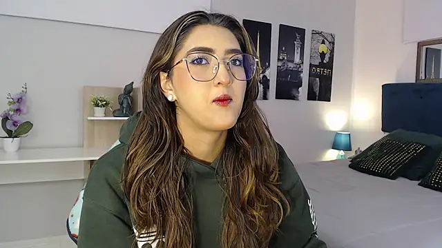 Snapshot of madame_lottie chatting on 10-14-25, 12:28 madame lottie online show from 10-14-25, 12:28