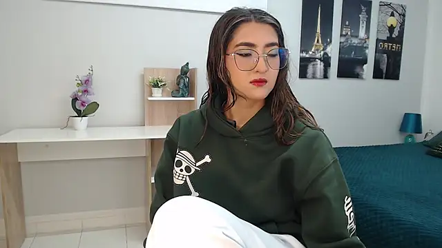 Snapshot of madame_lottie chatting on 10-15-25, 12:27 madame lottie online show from 10-15-25, 12:27