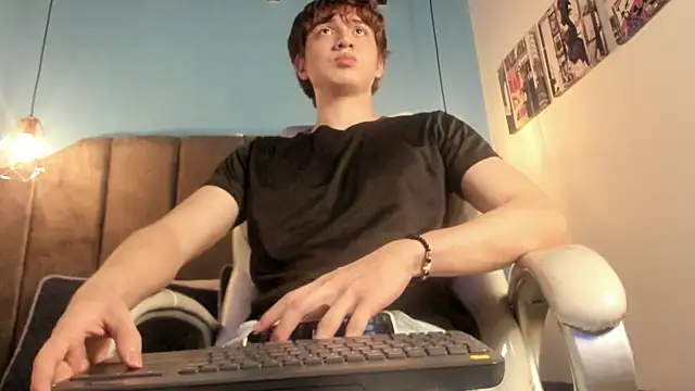 Oscar and dani online show from 02-15-26, 02:41