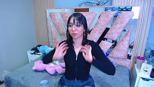 Niina Sissy online show from 12-16-25, 08:52