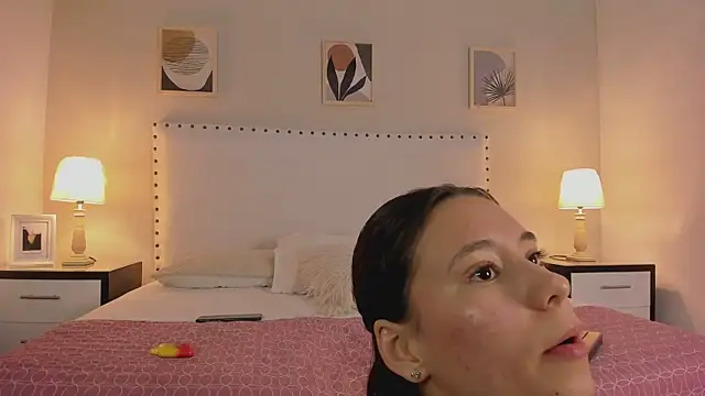 Snapshot of scarlettTease_ chatting on 02-25-26, 01:59 scarlettTease online show from 02-25-26, 01:59