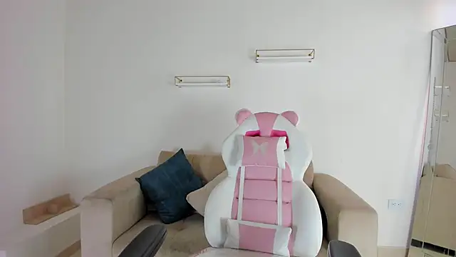 april smiith online show from 10-20-25, 12:16