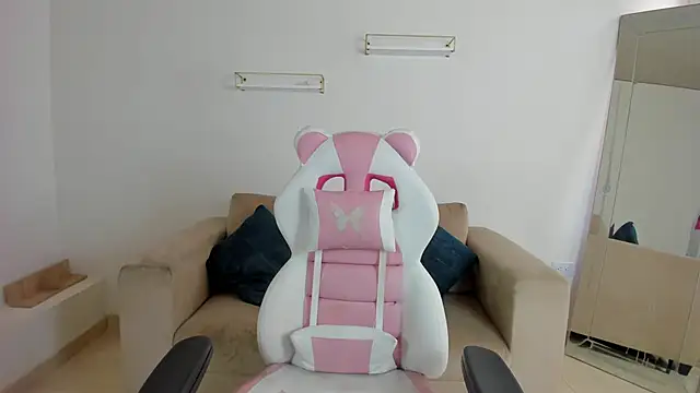 april smiith online show from 11-21-25, 12:26