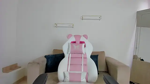 april smiith online show from 11-26-25, 12:17