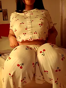 Snapshot of OnlyRima chatting on 10-18-25, 10:32 OnlyRima online show from 10-18-25, 10:32