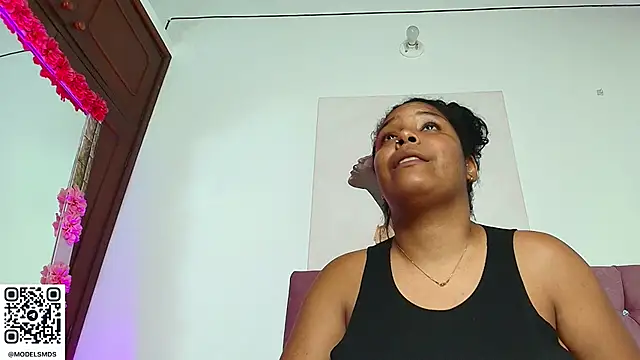 naomi campbel  online show from 11-06-25, 09:15