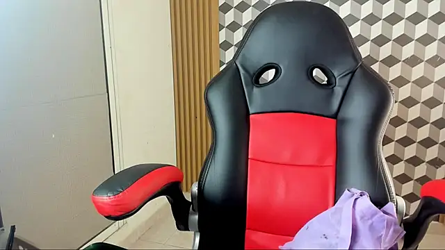 Snapshot of alice__brow chatting on 09-22-25, 01:13 alice  brow online show from 09-22-25, 01:13