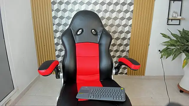 Snapshot of alice__brow chatting on 10-11-25, 04:22 alice  brow online show from 10-11-25, 04:22