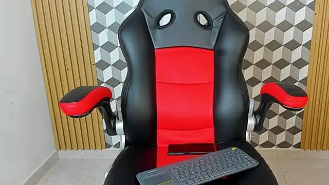 Snapshot of alice__brow chatting on 10-21-25, 02:07 alice  brow online show from 10-21-25, 02:07