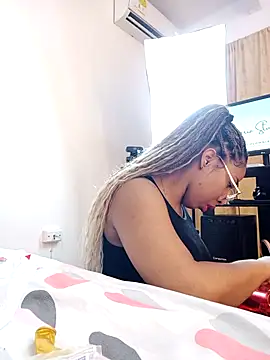 Elowen Clark online show from 02-14-26, 07:21