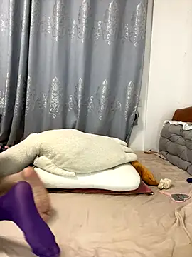 Snapshot of Z0E999 chatting on 10-16-25, 04:52 Z0E999 online show from 10-16-25, 04:52