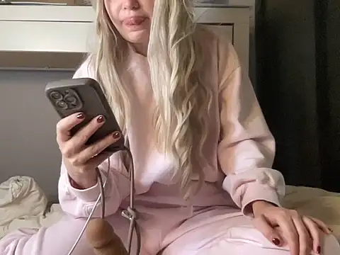 Snapshot of Wodkarella chatting on 10-09-25, 06:33 Wodkarella online show from 10-09-25, 06:33