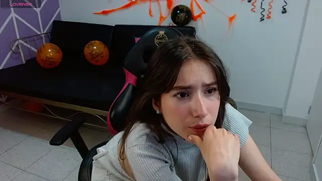 Adhara Kitten online show from 10-27-25, 01:04