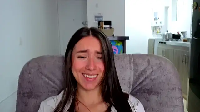 Adhara Kitten online show from 04-17-26, 01:25