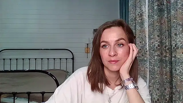 Snapshot of Niravyn_ chatting on 10-24-25, 06:54 Niravyn  online show from 10-24-25, 06:54