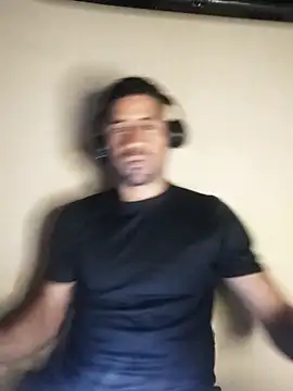 Snapshot of Alexsexygamer chatting on 11-06-25, 01:06 Alexsexygamer online show from 11-06-25, 01:06