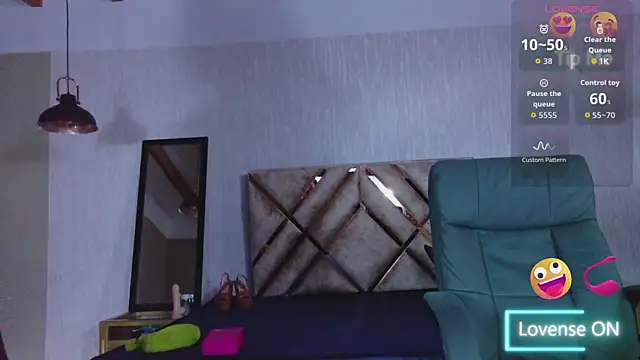 Snapshot of angeles_azul chatting on 09-16-25, 01:12 angeles azul online show from 09-16-25, 01:12