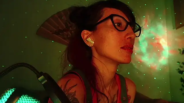 Snapshot of KiotoShine chatting on 02-18-26, 09:00 KiotoShine online show from 02-18-26, 09:00