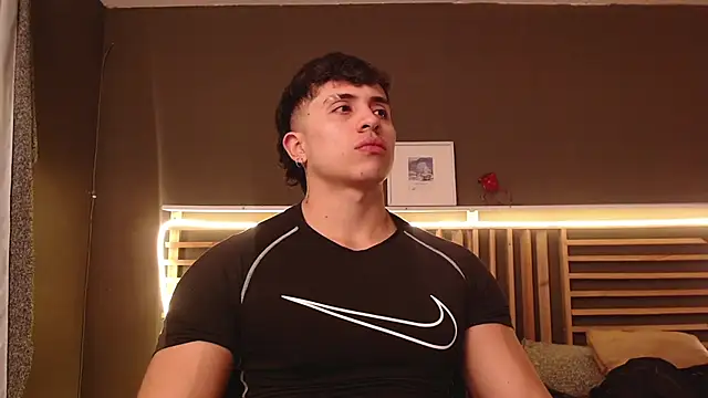 Snapshot of PaulEvens chatting on 09-26-25, 01:15 PaulEvens online show from 09-26-25, 01:15