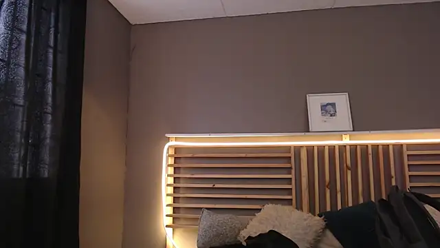 PaulEvens online show from 02-12-26, 01:06