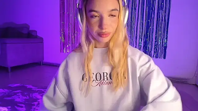Alina Lee t online show from 10-20-25, 02:45