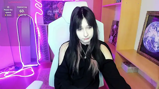 Snapshot of AmamiDark chatting on 10-10-25, 01:04 AmamiDark online show from 10-10-25, 01:04