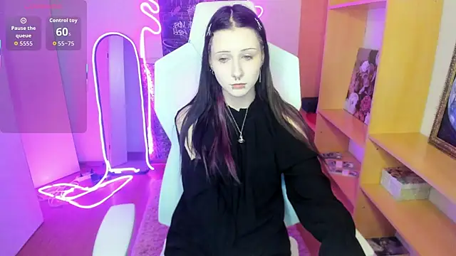 Snapshot of AmamiDark chatting on 10-15-25, 01:39 AmamiDark online show from 10-15-25, 01:39