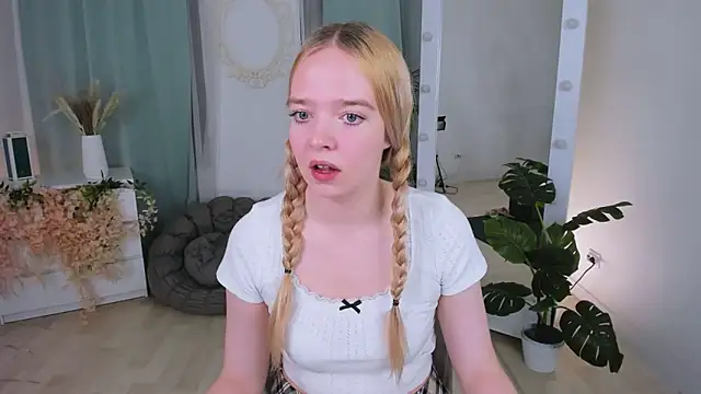 BellaMontgomery online show from 11-04-25, 10:31