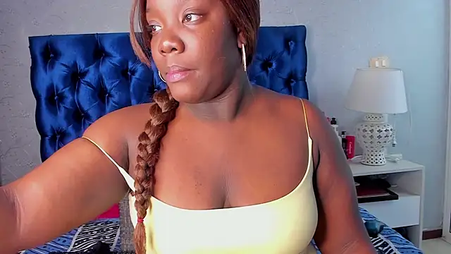 Snapshot of TANISHA_HILL chatting on 10-20-25, 07:36 TANISHA HILL online show from 10-20-25, 07:36