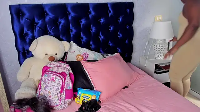 Snapshot of TANISHA_HILL chatting on 11-06-25, 07:37 TANISHA HILL online show from 11-06-25, 07:37