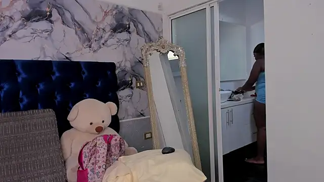 Snapshot of TANISHA_HILL chatting on 11-26-25, 07:37 TANISHA HILL online show from 11-26-25, 07:37