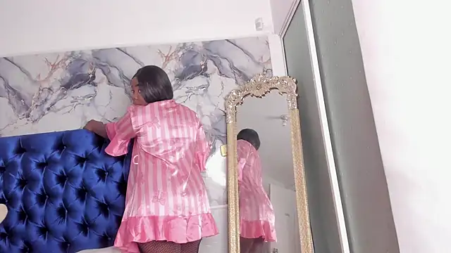 Snapshot of TANISHA_HILL chatting on 12-20-25, 12:18 TANISHA HILL online show from 12-20-25, 12:18