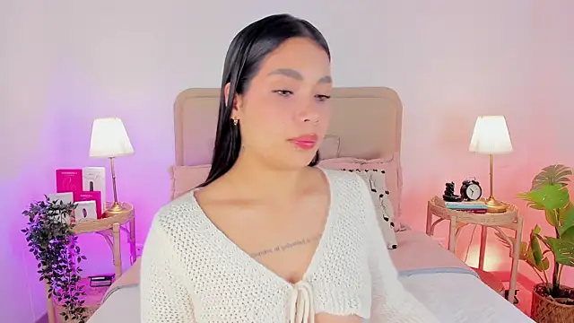 Snapshot of Cutie_Riley chatting on 09-18-25, 04:09 Cutie Riley online show from 09-18-25, 04:09