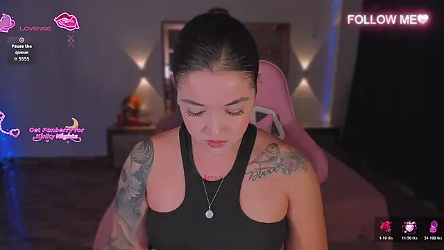 lunaarose online show from 11-21-25, 01:48